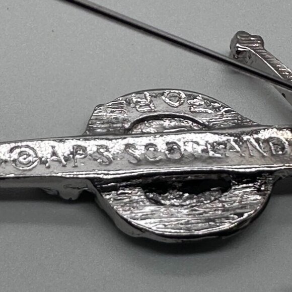 APS Scotland MacLachlan Clan Crest Kilt Pin Lion Head Crown Sword Creag An Tuirc - Picture 8 of 10